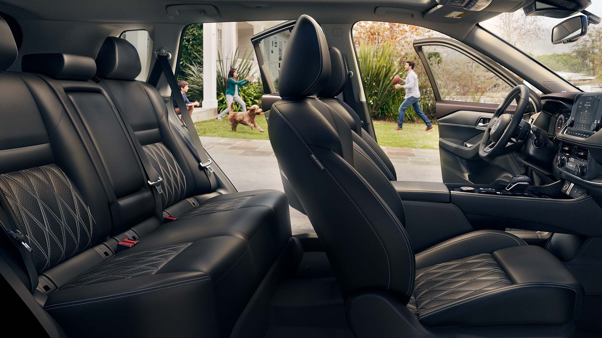 2023 Nissan Rogue Interior vs Competition
