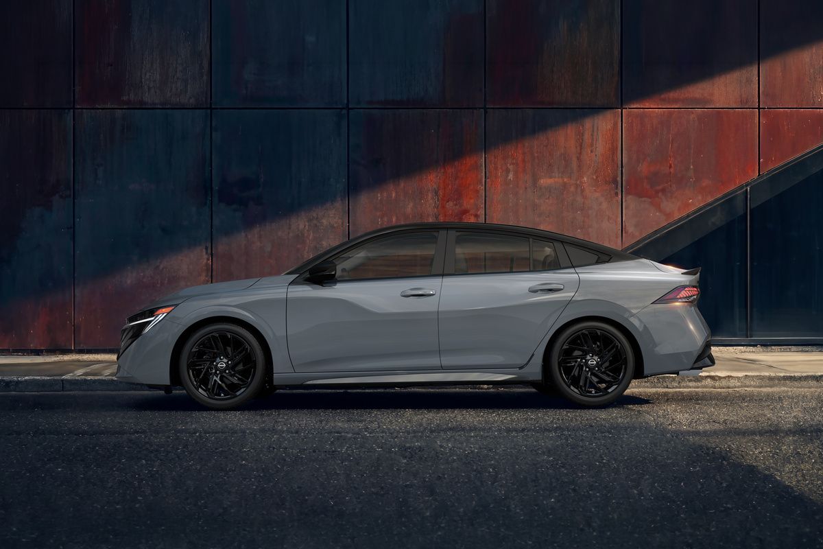 What is the MPG of the 2027 Nissan Sentra?